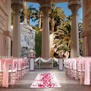 Glitz & Entertainment