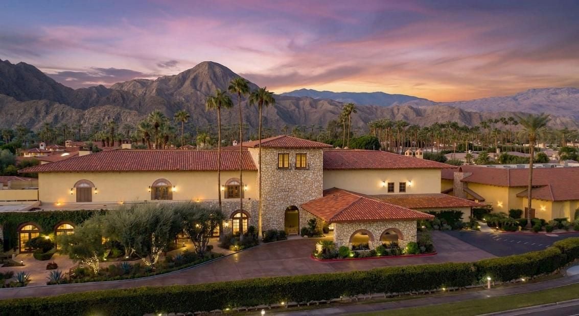 A Modern Retreat with Newly Luxurious Guestrooms A Modern Retreat with Newly Luxurious Guestrooms