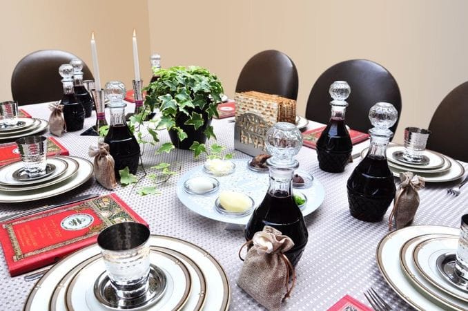 Decorate your Pesach Seder Table