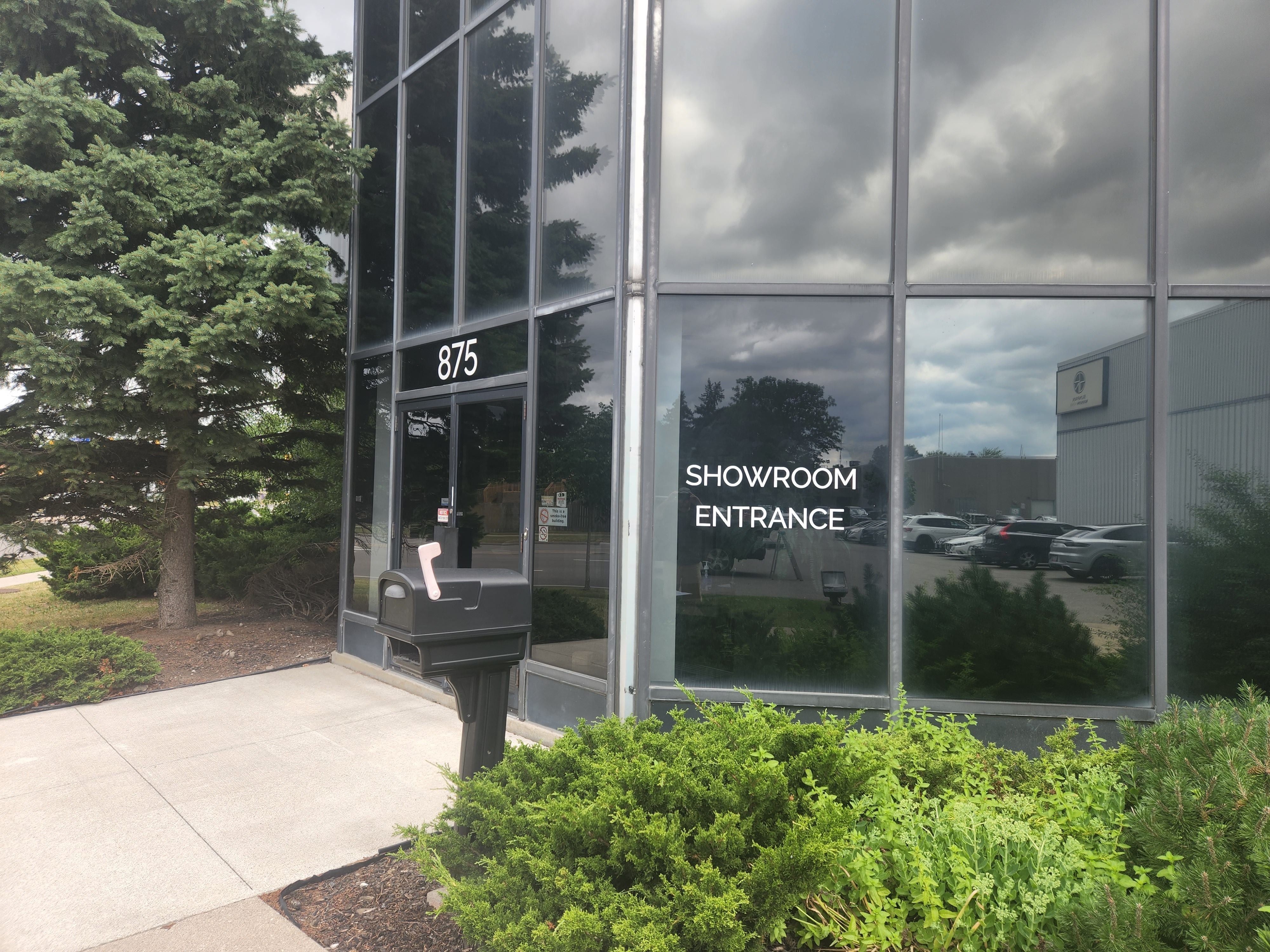 Large Format Image -6387c25969012