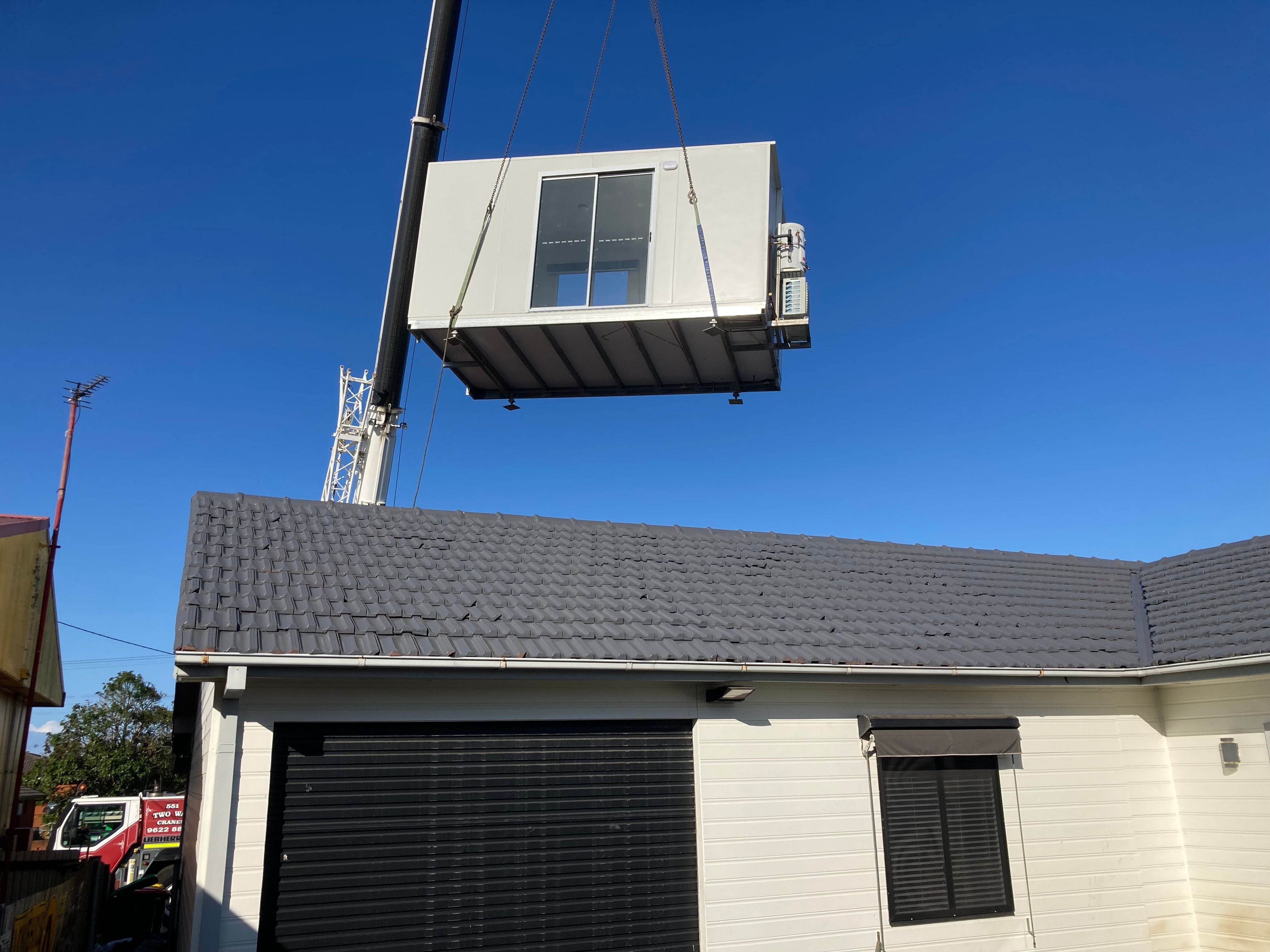 Ensuite Room Being Craned Ensuite Portable Rooms Image -677f5c93a6303