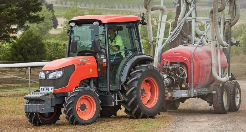 M8540 Standard ROPS & CAB M8540 Standard ROPS & CAB