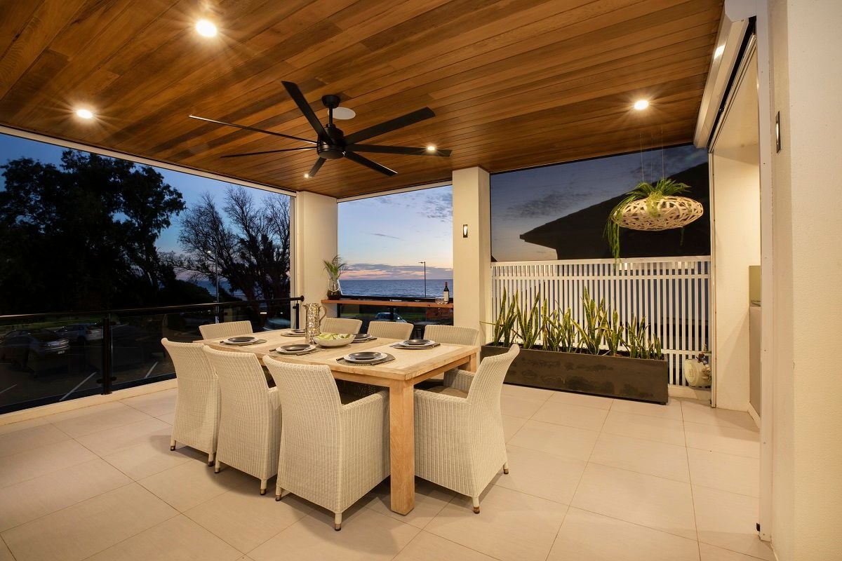 Esplanade Henley Beach Image -63a3be78be3fe