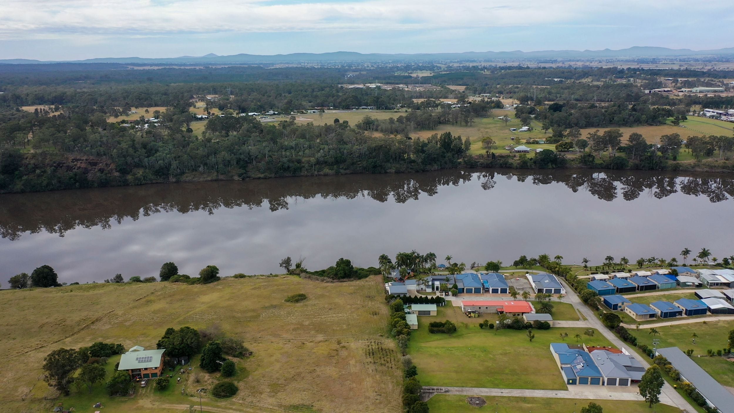 Clarence River House Gallery Image -634ca5b8c438e