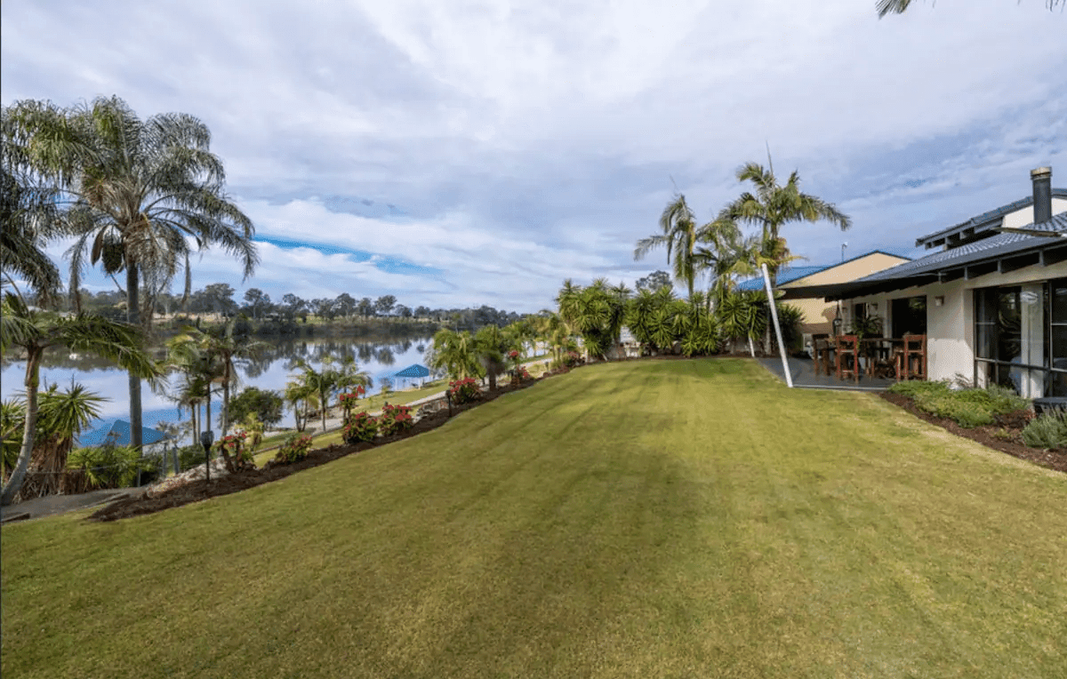 Clarence River House Gallery Image -634dde18d1b34