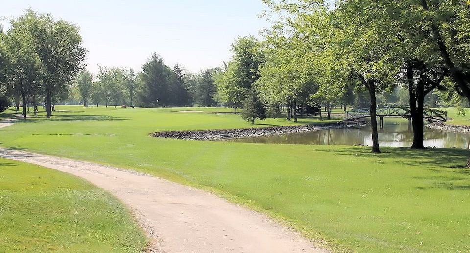 Wildwood Golf Course Image -64ff6a24b6244