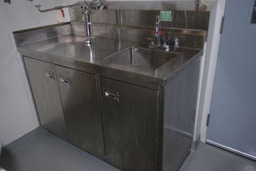 Cabinet with Single Compartment Sink