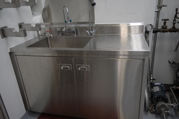 Cabinet with Large Capacity Sink