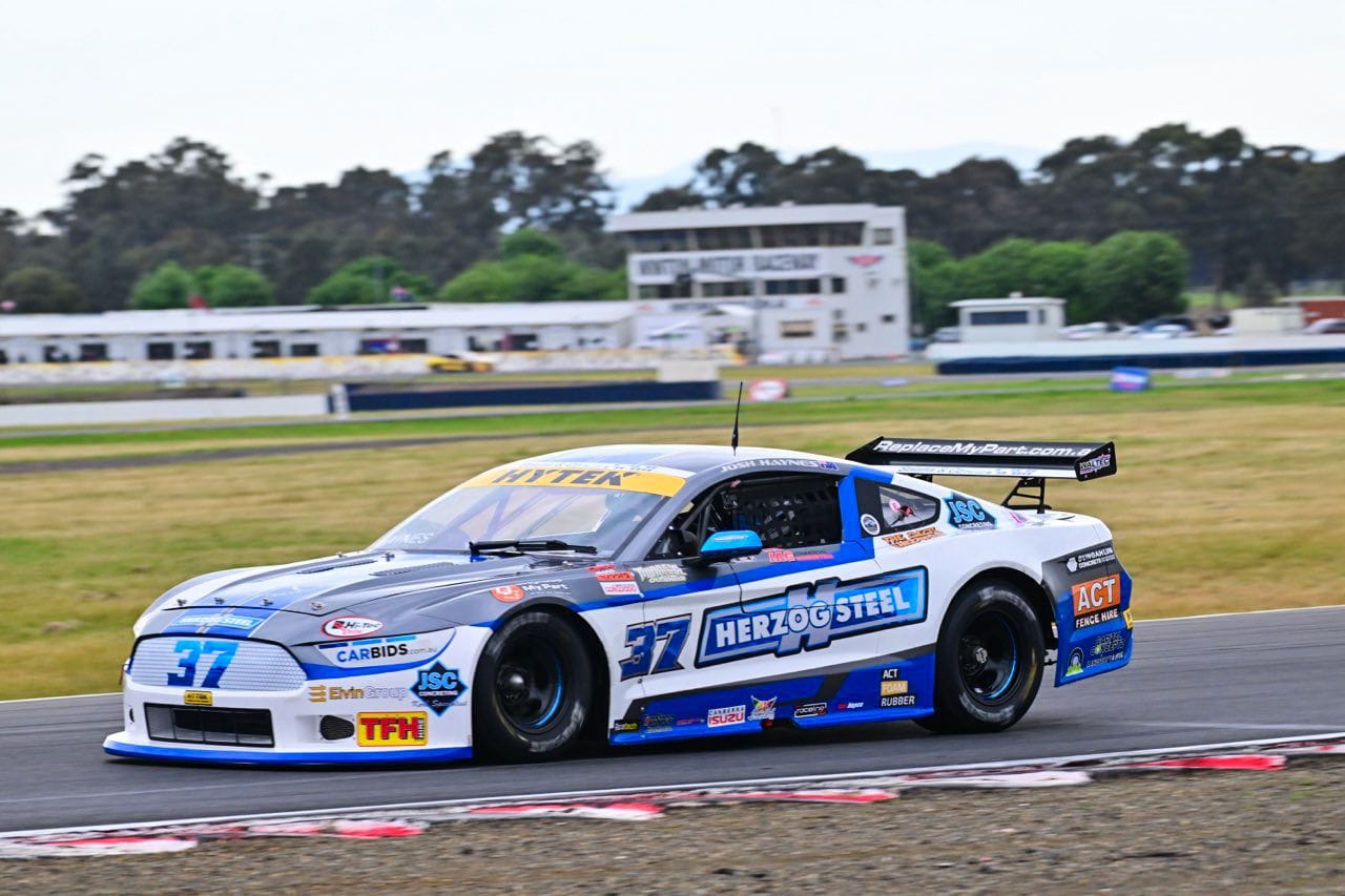 Haynes converts pole to win Race 1 at Winton