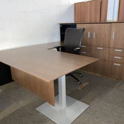 Pre-Owned Desks Image -6595cd6509446