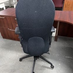 Pre-Owned Chairs Image -6595cdefbb3ee