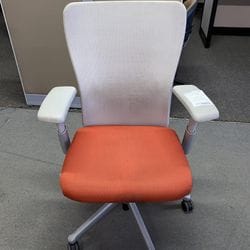 Pre-Owned Chairs Image -6595cdf360773