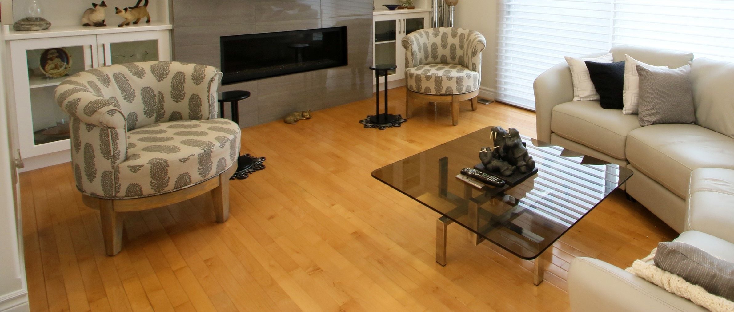 Sitting area nestled in around a natural gas fireplace Sitting area nestled in around a natural gas fireplace