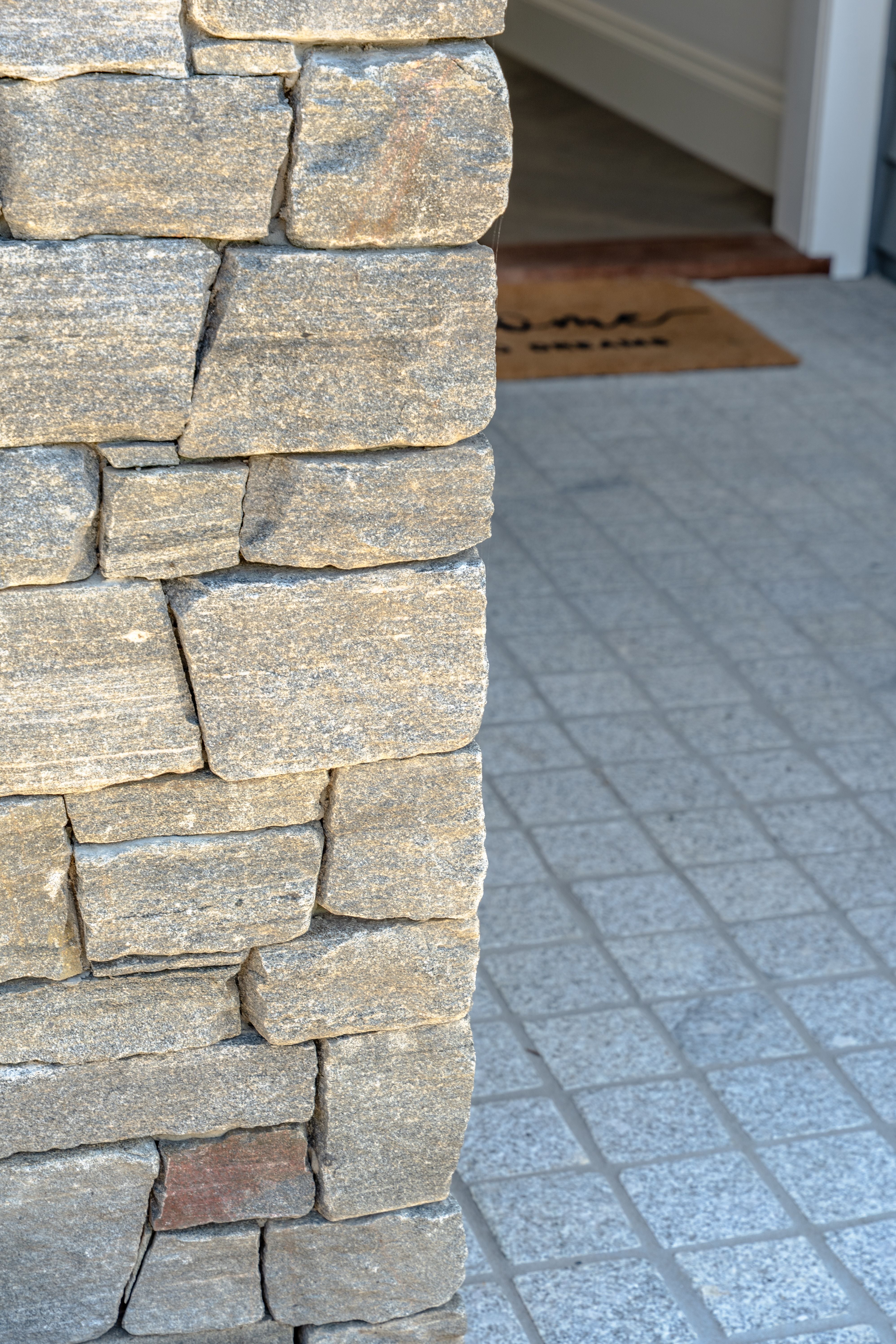 Graphite Wall Cladding + White Granite Cobblestones