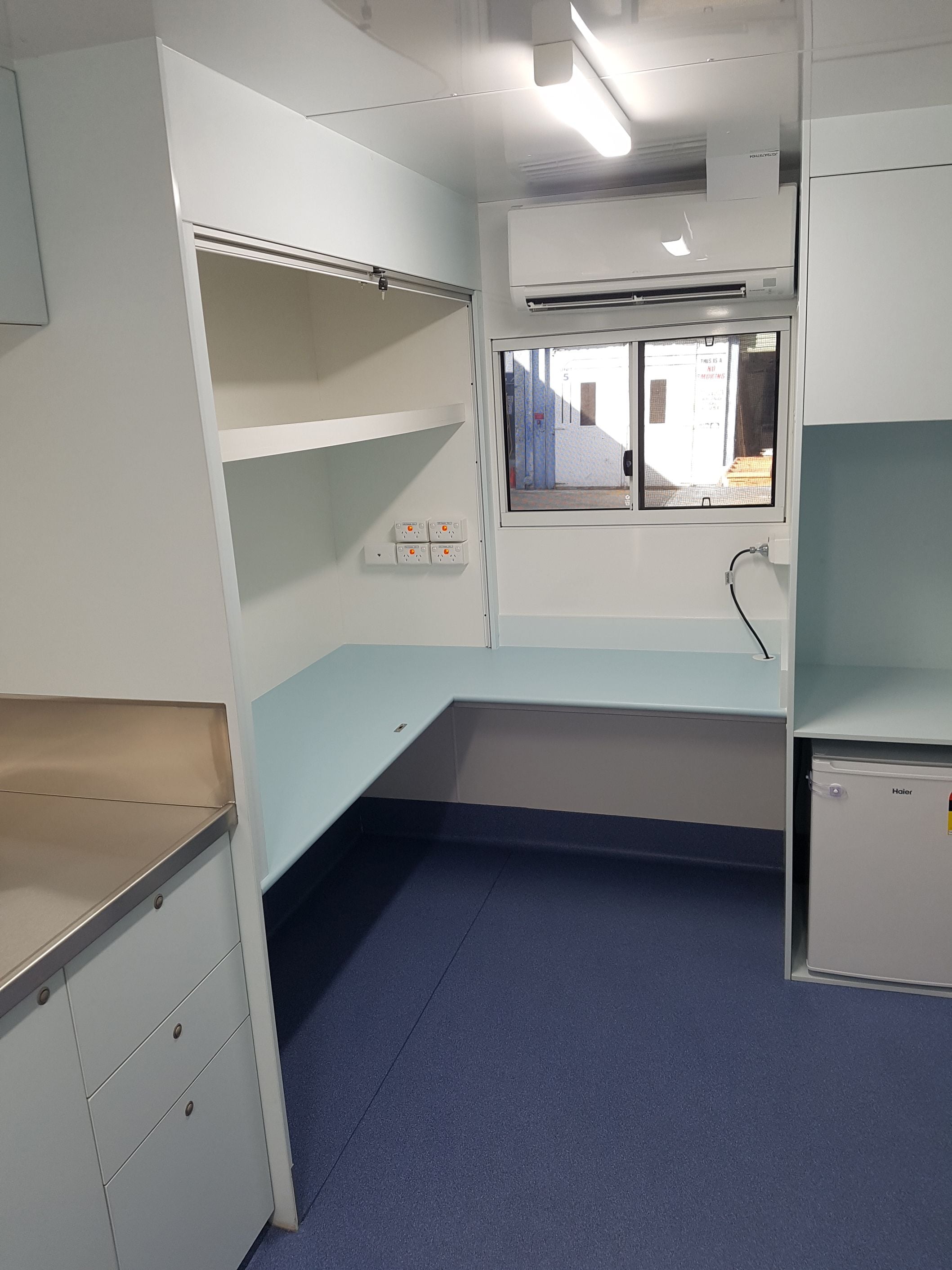 Traymark Industrial Caravans Dental Caravan Gallery Image -614142aa119b4