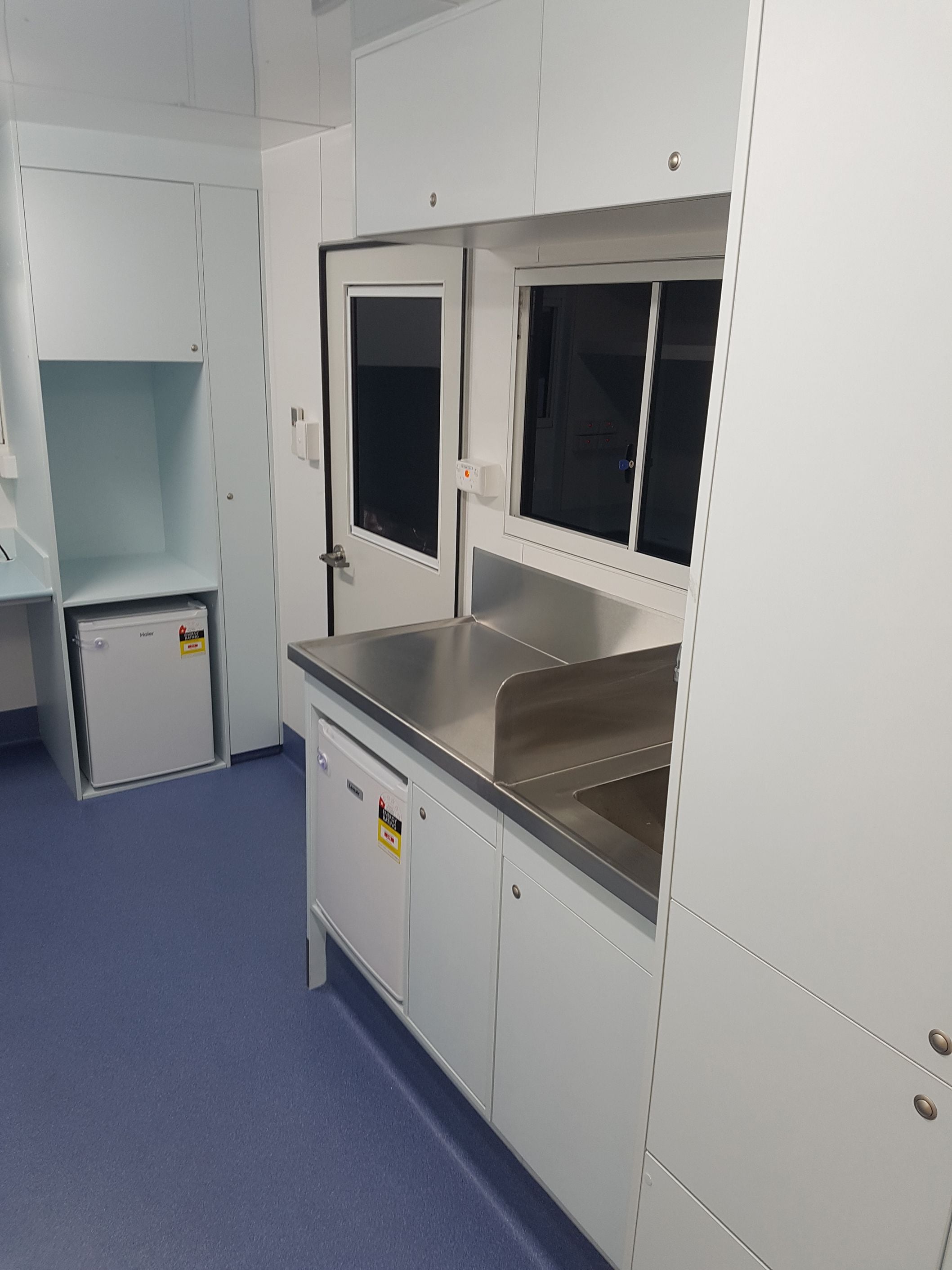 Traymark Industrial Caravans Dental Caravan Gallery Image -614142ae50601