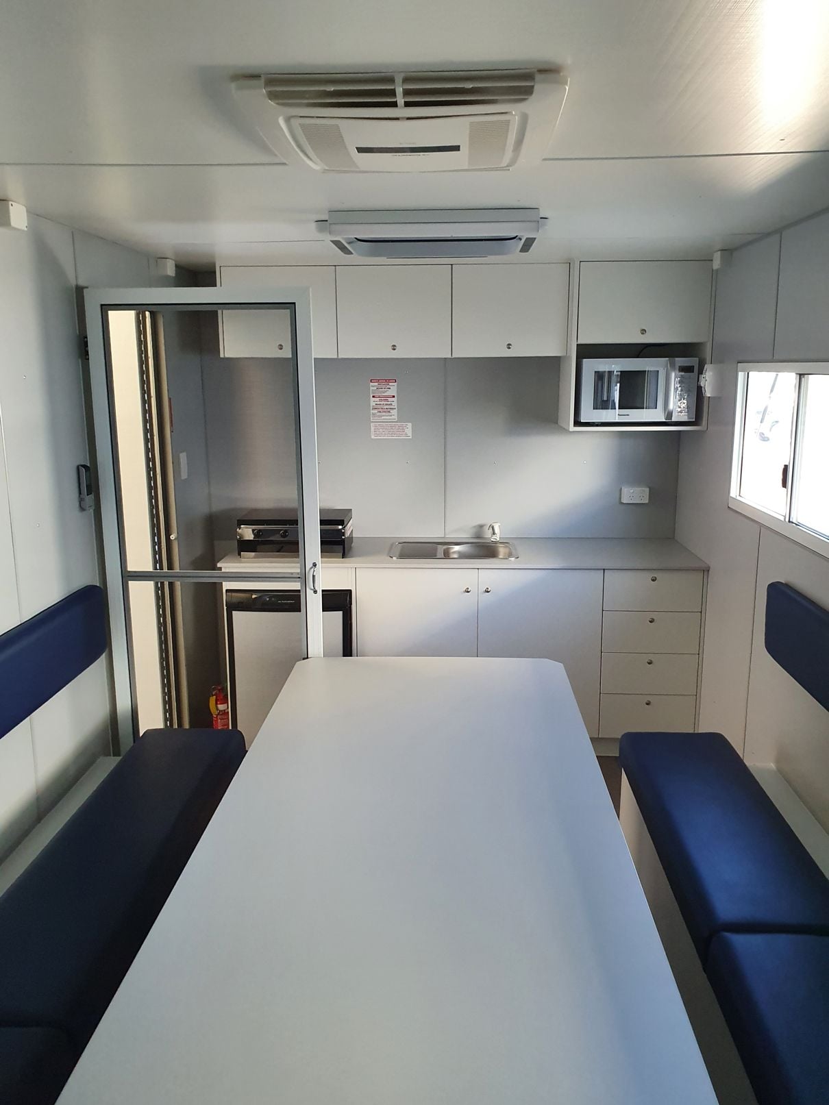 Traymark Industrial Caravans Lunch Room Van Gallery Image -614286f823da0