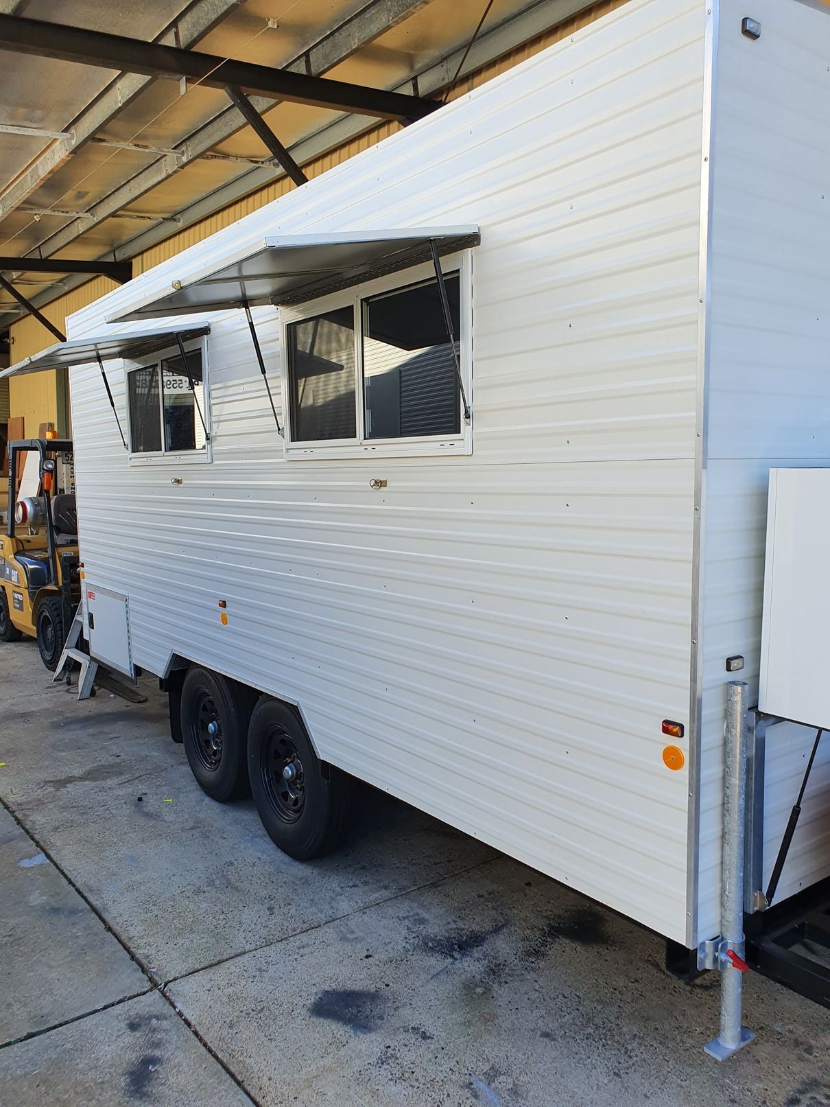 Traymark Industrial Caravans Lunch Room Van Gallery Image -614286f9d8c16