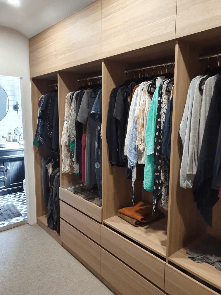 WIR using Polytec Maison Oak Matt. Overhead hinged doors