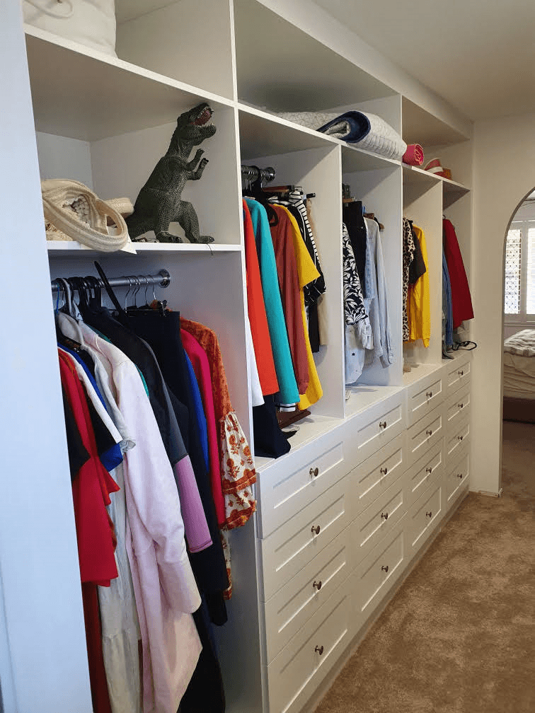 WIR with shaker profile drawer fronts