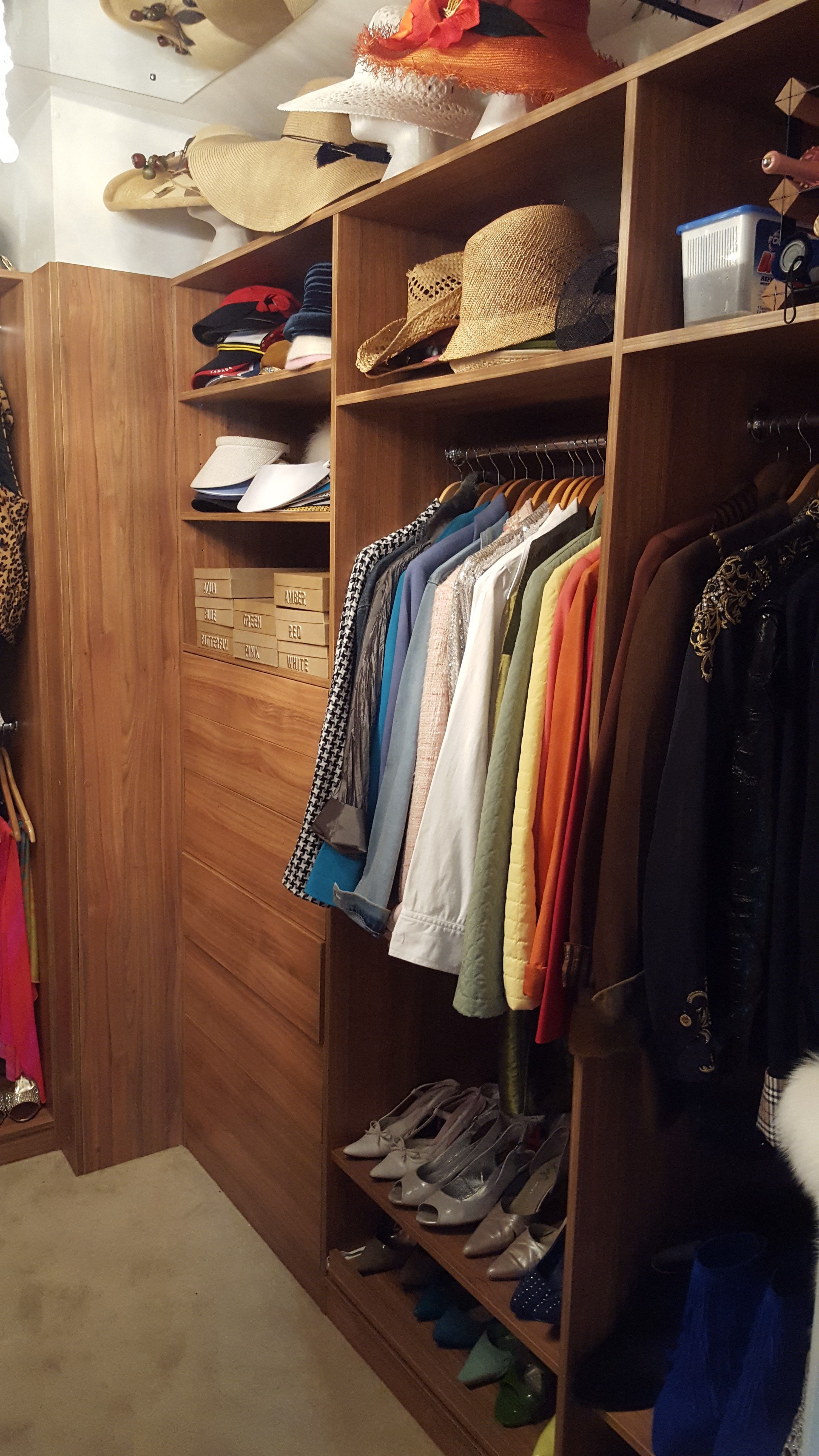 Flexipanels Teak allover MR MDF Walk-in robe