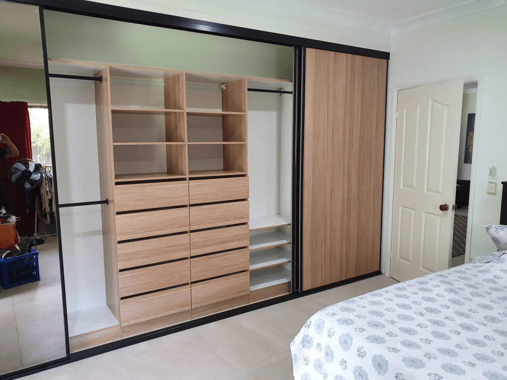 Build in robe with kick base using White HMR Melamine and Polytec Natural Oak Matt with open drawers and black hanging rail