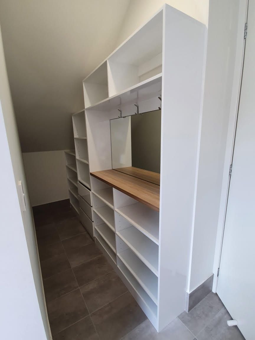 Mudroom entry using Polytec "Polar White sheen" MR MDF and bench top using Polytec "Natural Oak Matt". Mirror back panel and hat hooks. Plenty of storage for shoes, school bags, shopping bags etc