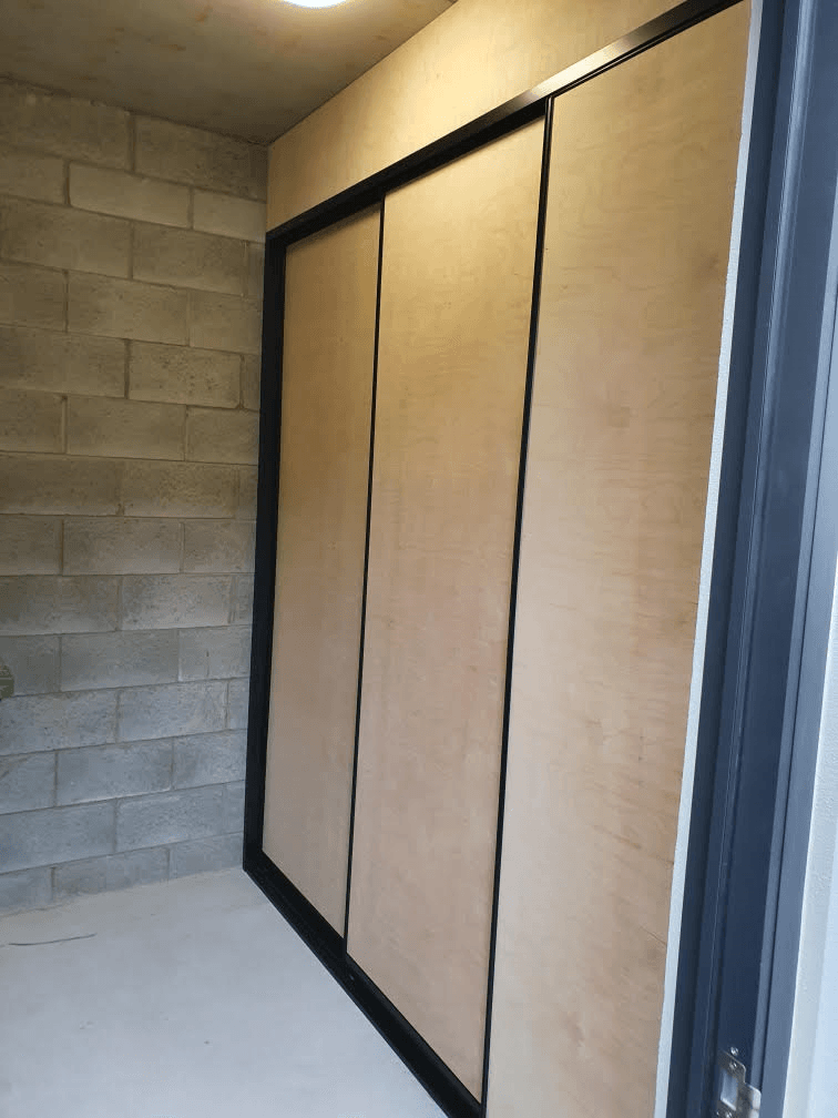 1 set of 3 fully framed 9mm marine grade ply with Dias Black Slimline trims and triple track. 300mm marine grade ply bulkhead