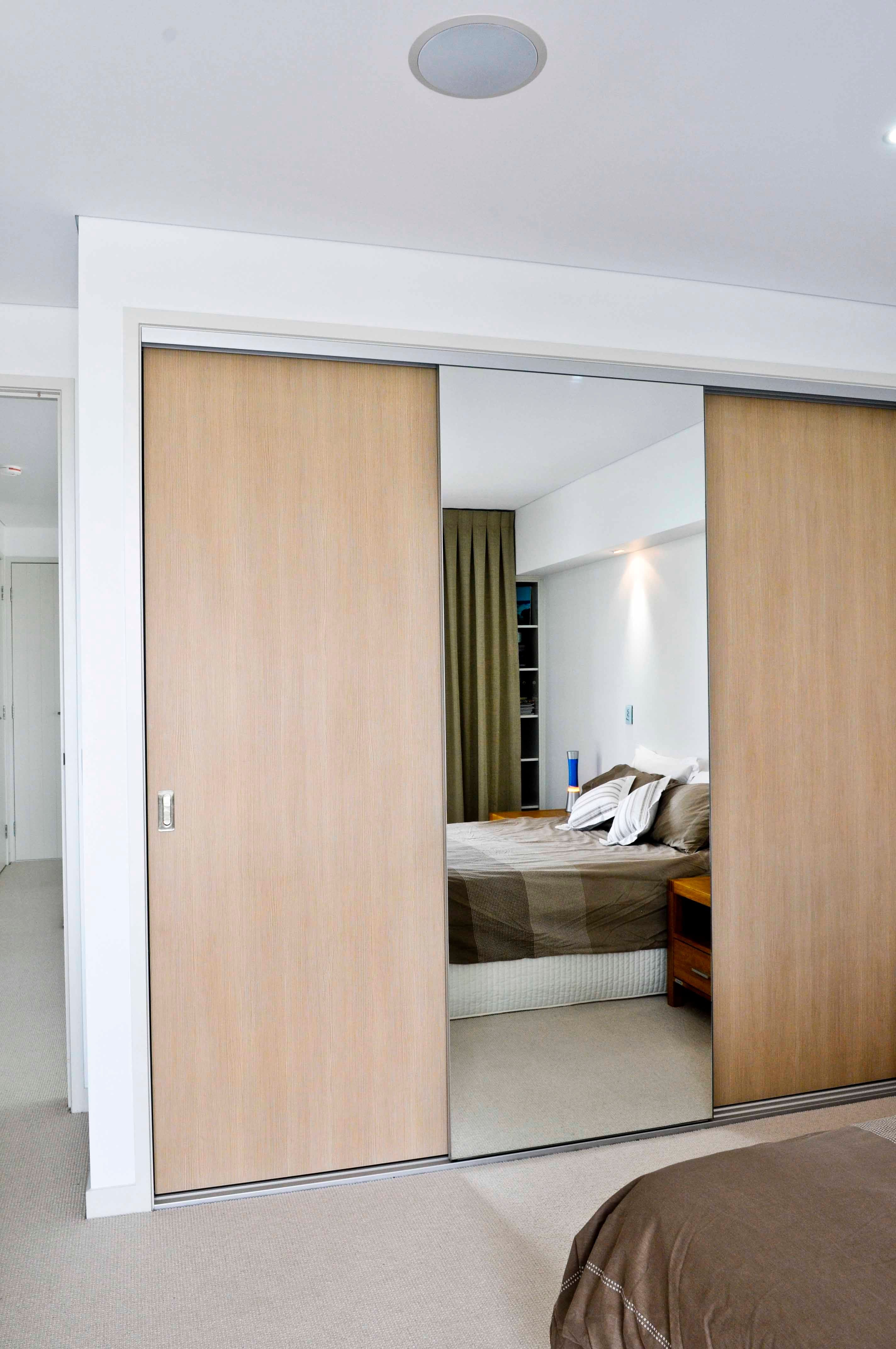 1 set of 3 frame less sliding doors. 2 x Flexipanels "Saltwash Matt" panels & 1 x 4mm vinyl backed silver mirror panel. Dias Satin silver 2mm trims & triple tracks. Satin silver recessed handles