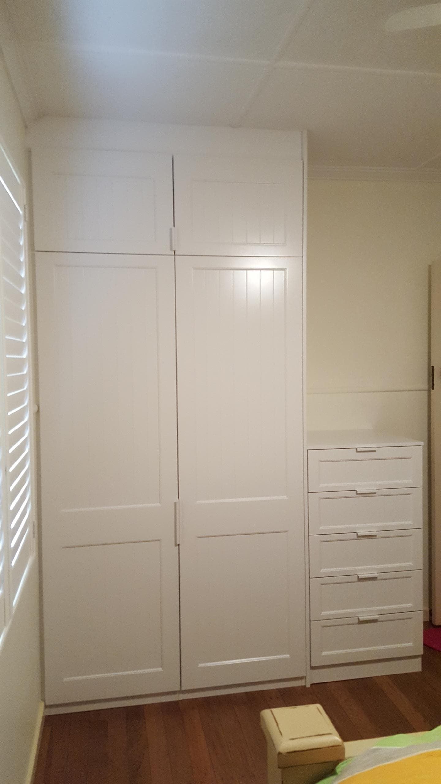 2 sets of 2 profile 2 with VJ insert hinged doors. External drawer unit with profile drawer fronts. 2 pack painted finish. 100mm white finger pull handles. 100mm bulkhead