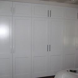 6 sets of 2 hinged doors. Shaker profile 2 with 2 pack painted finish. 128mm chrome Luca handles