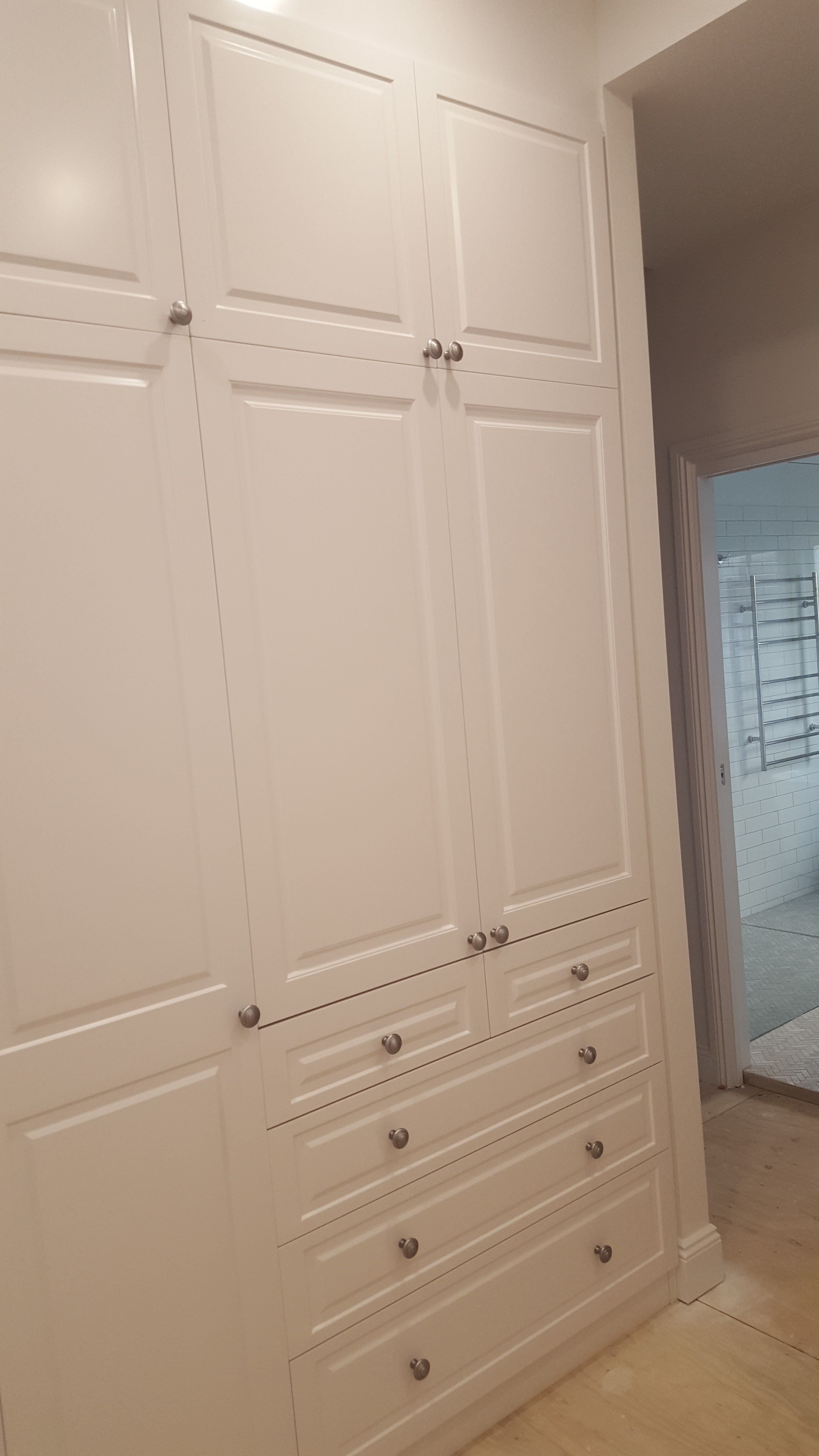 Hinged doors and drawer fronts with "Sophia" profile. 2 pack painted finish. Brushed Nickel knobs