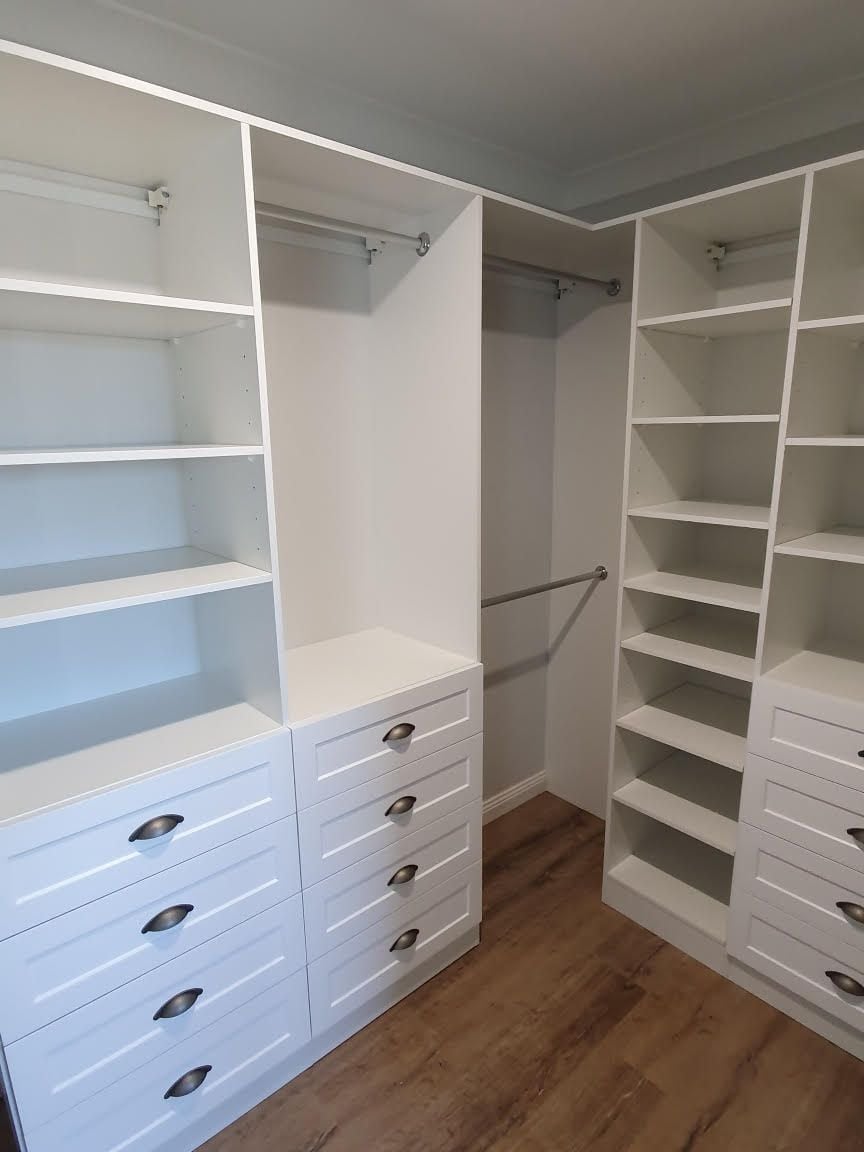 White WIR with shaker profile drawer fronts