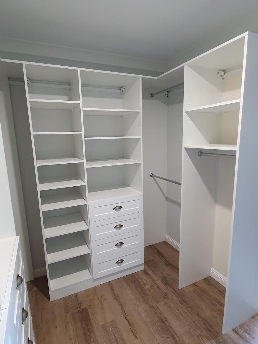 White WIR with shaker profile drawer fronts