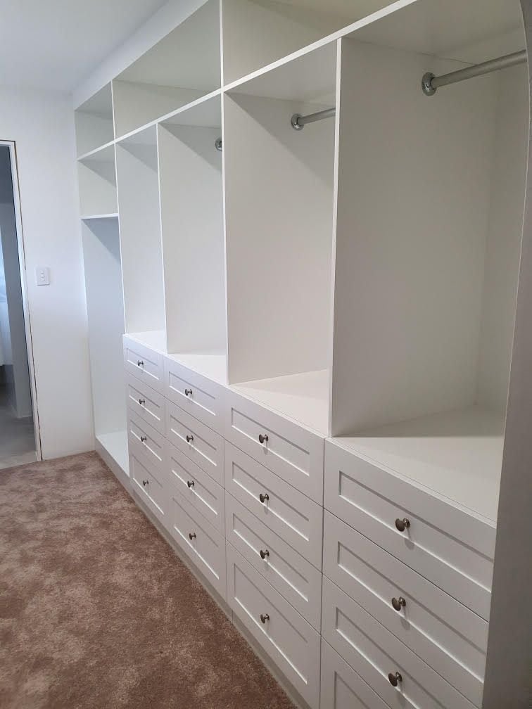 White WIR with shaker profile drawer fronts