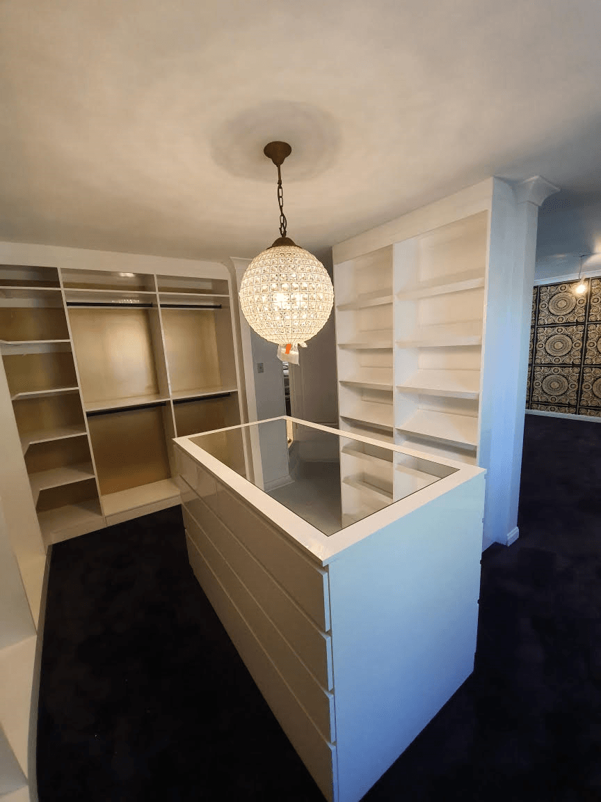 Polytec Ultra White Createc gloss WIR. Centre Island with glass top. Gold painted walls behind