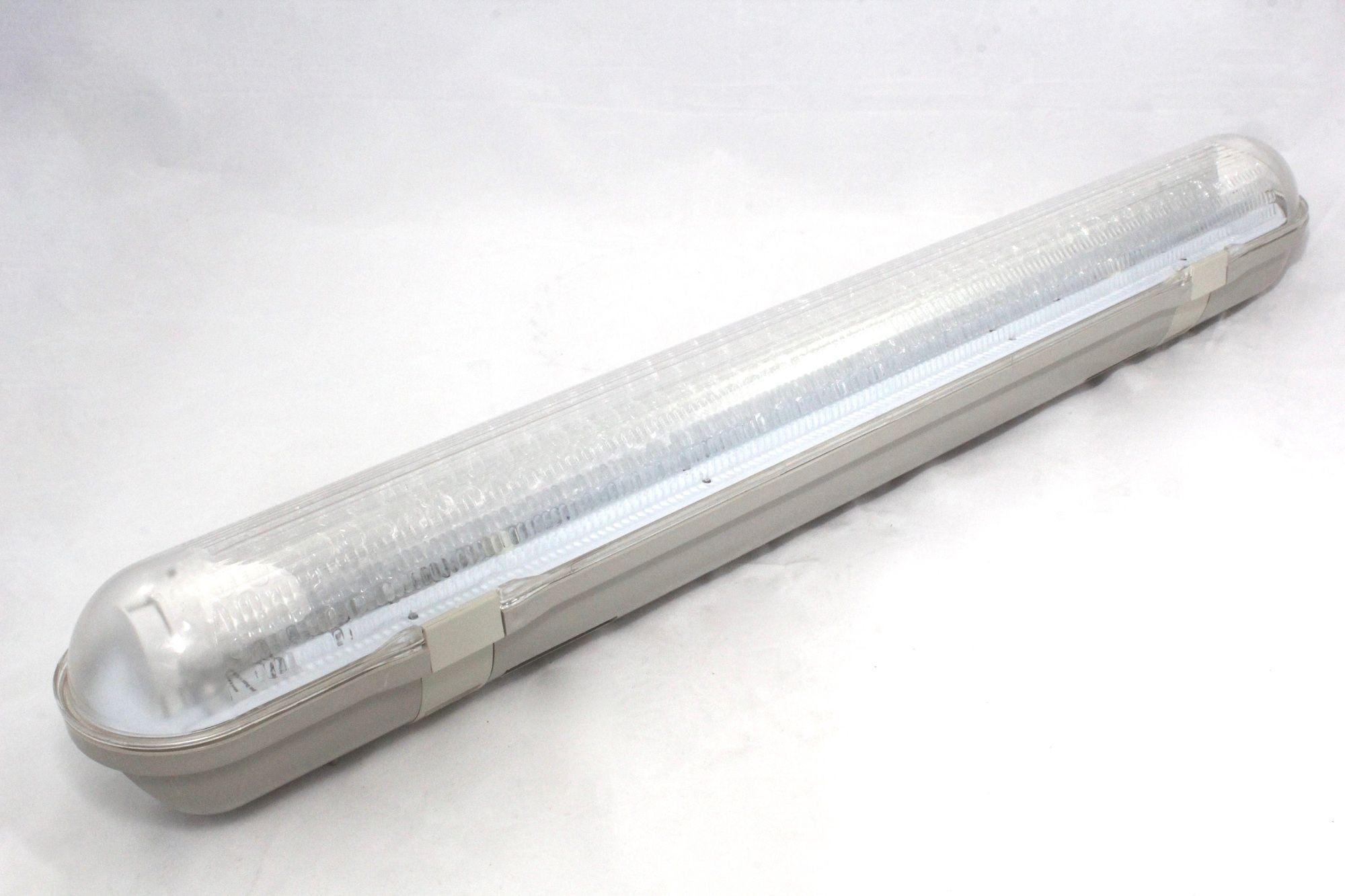Light fitting IP65 rated with single 9W LED Tube 600mm and inbuilt