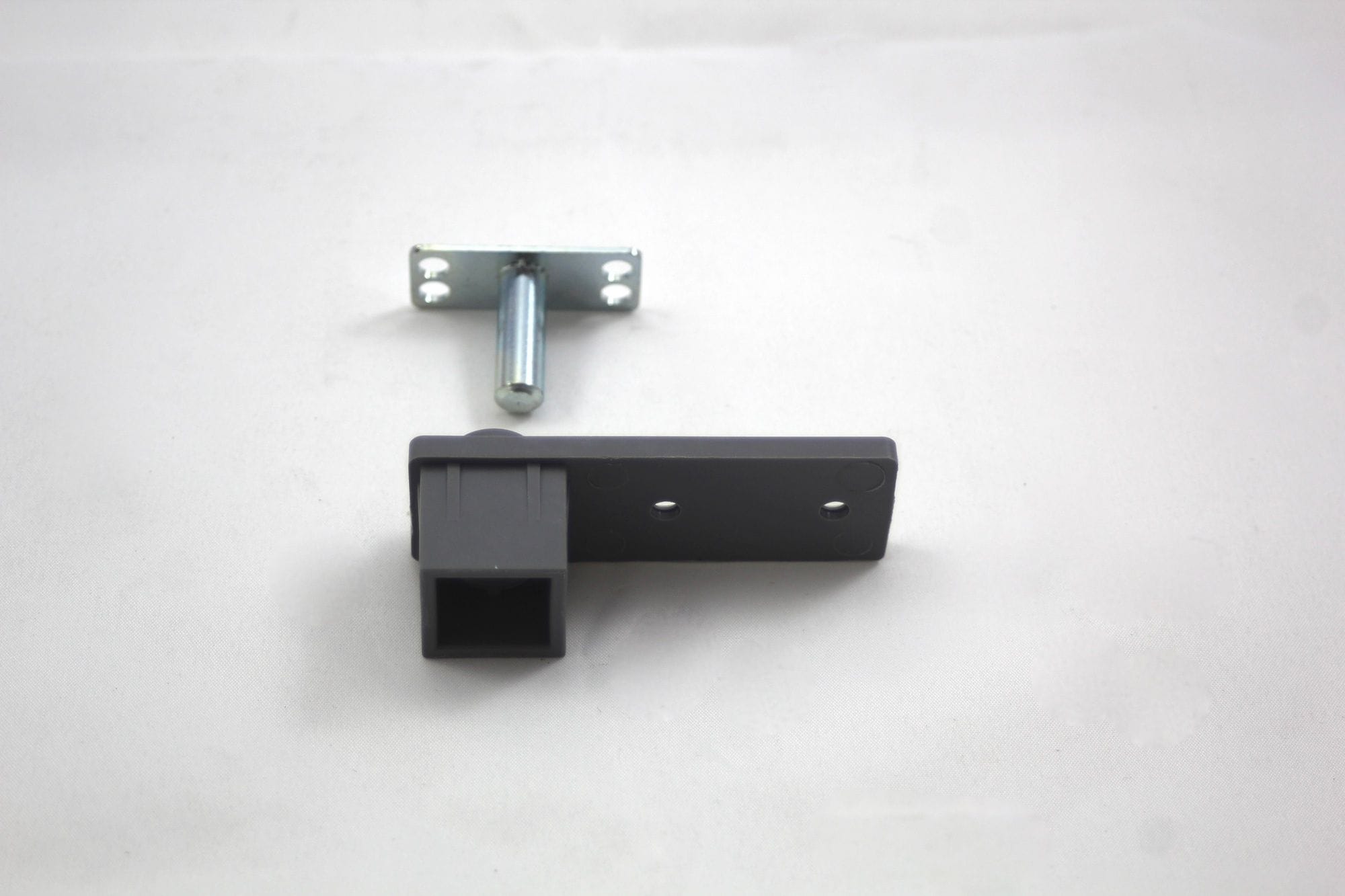 Top T-hinge for Williams cabinet