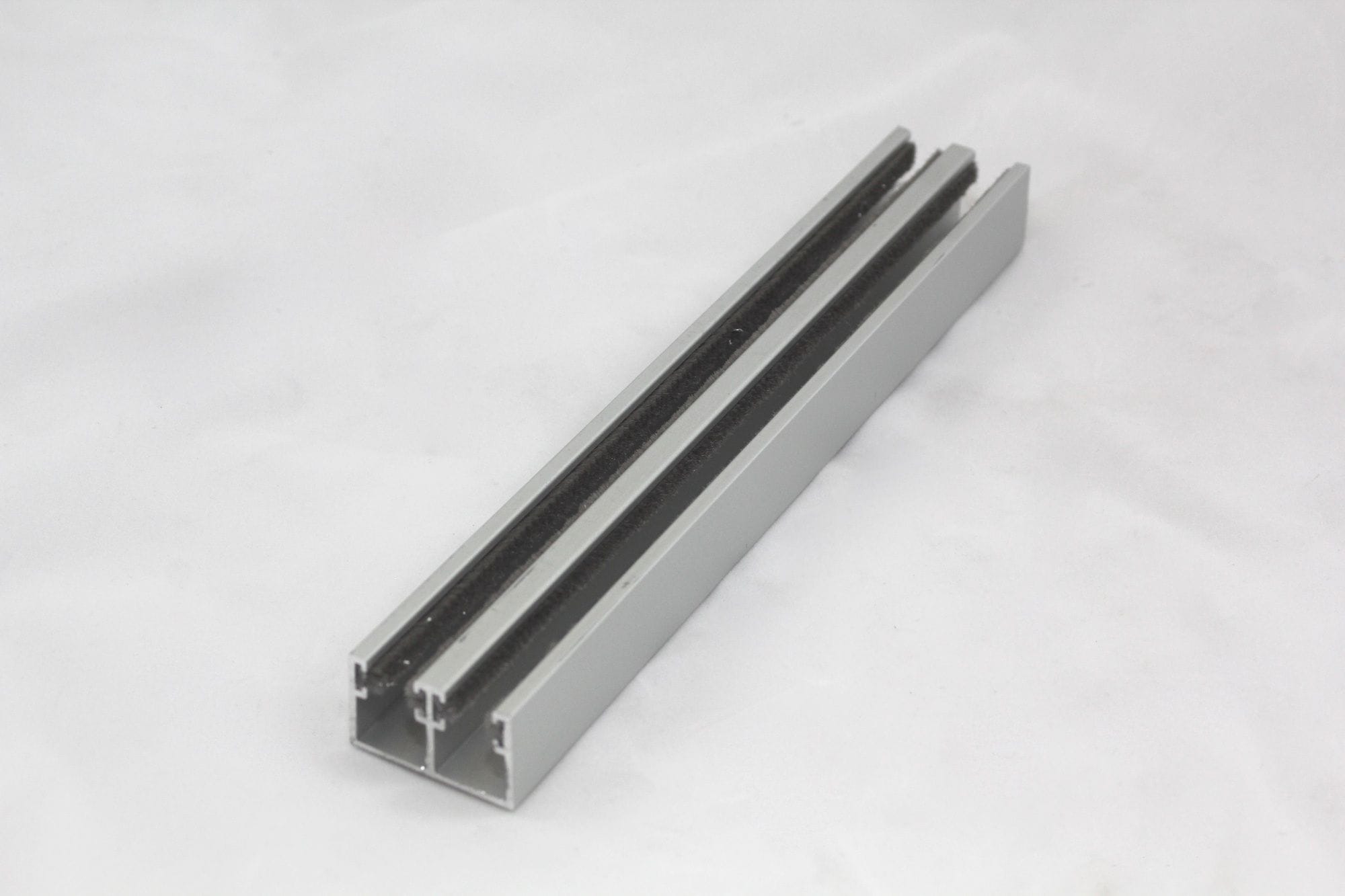 Cowdroy aluminium clear anodised double head guide with pile inserts x 4500mm Pick up Only