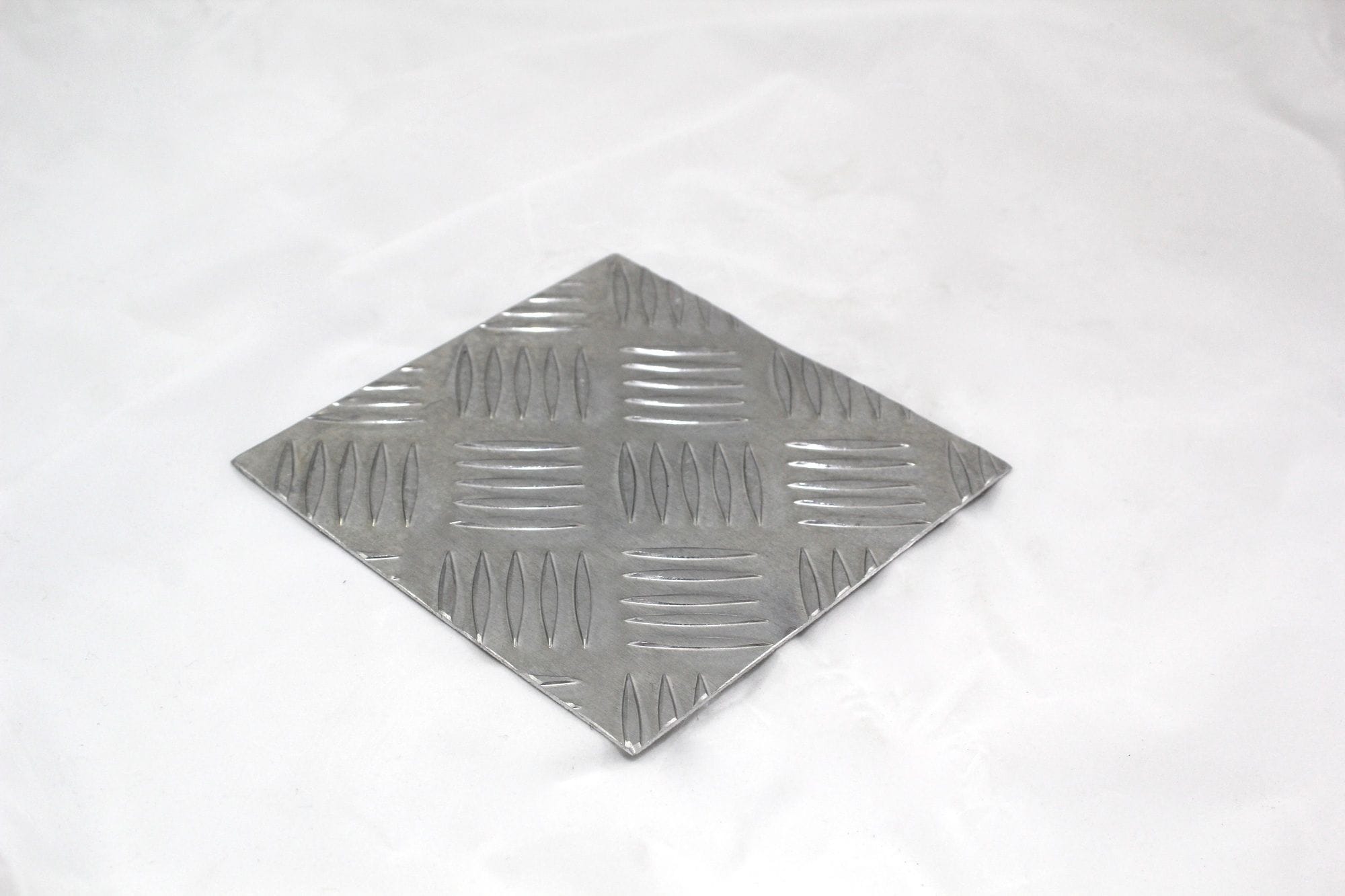 Aluminium tread-plate 1.6mm x 1200mm x 2400mm