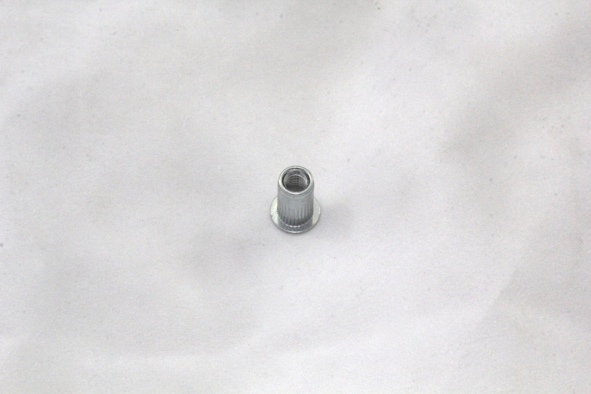 M5 Steel insert knurled small flange  Grip 0.5 - 3.3mm