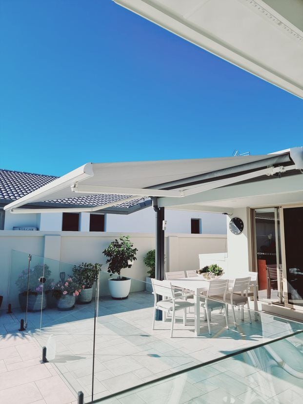 Awning Image -62bbd2eee503b