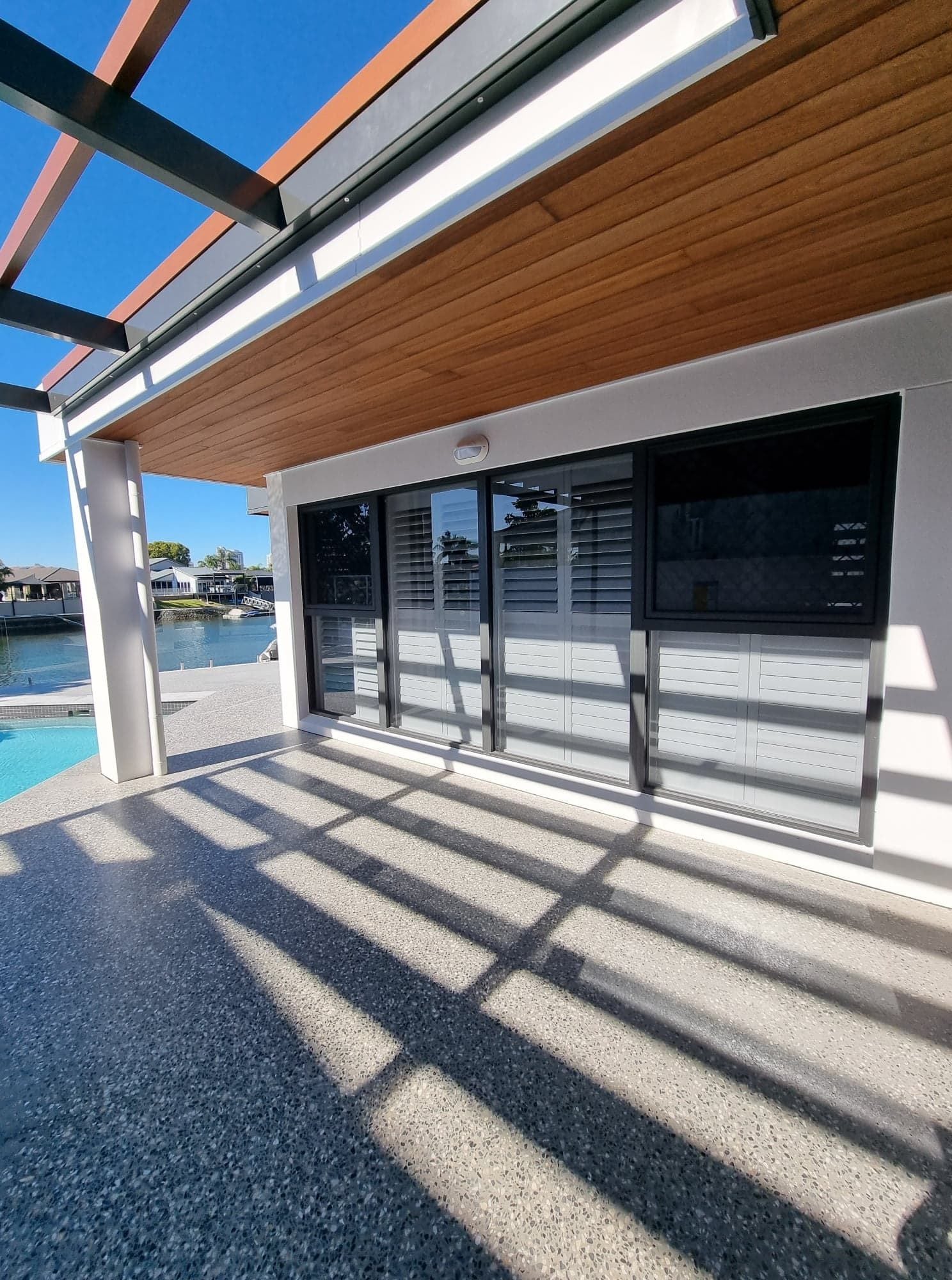 Plantation Shutters - Woodlore Image -6305a140215bd