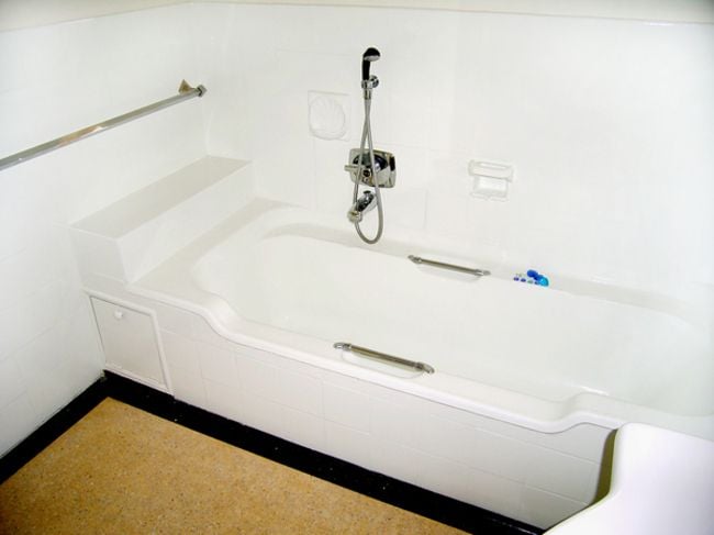 Before and After Bathrooms Image -5dc4c8b984192
