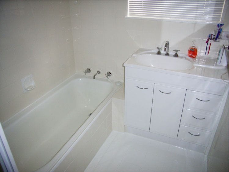 Reservoir Bathtub After Resurfacing | Bathtub Resurfacing | Tub Resurfacing | Bathroom Tub Resurfacing | Melbourne | Sydney | Perth | Gold Coast | Geelong | Ballarat | Adelaide | Wollongong | Bathroom Werx