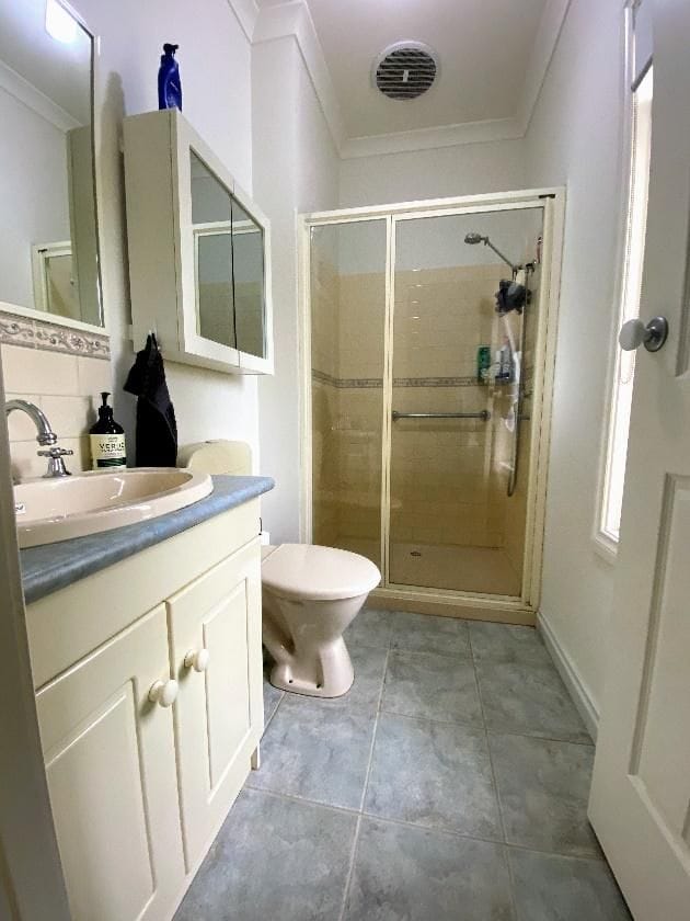 Ensuite before renovation