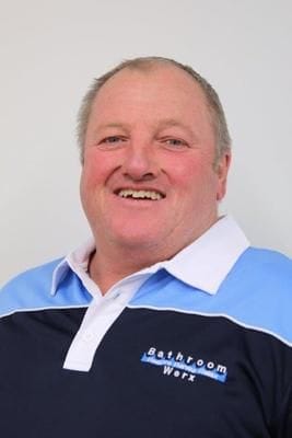 Gary Edwards, bath renovation technician in Melbourne 加里·爱德华兹,在墨尔本浴装修技师