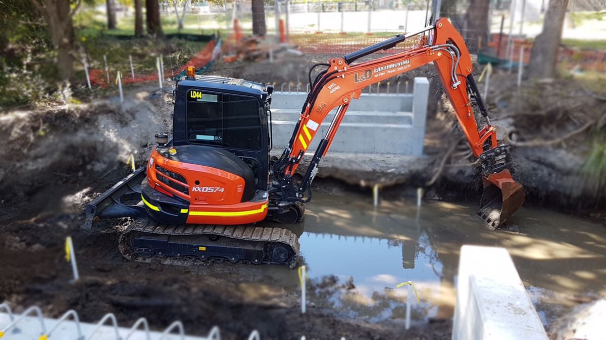 Excavators Image -5ad6c6aab7c9b