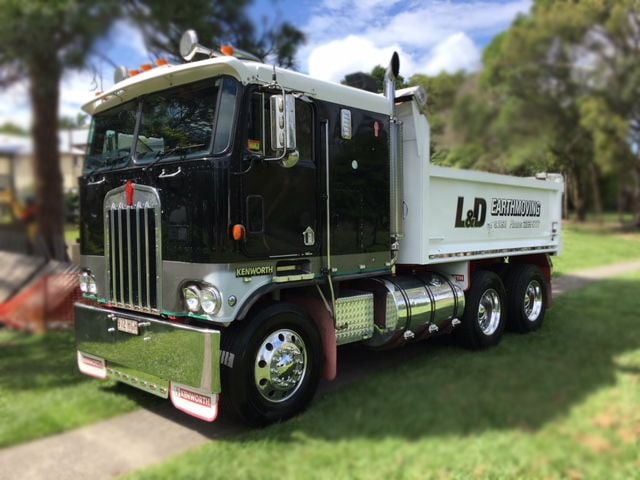 Tipper Trucks Image -5ae1ca7b9d91f