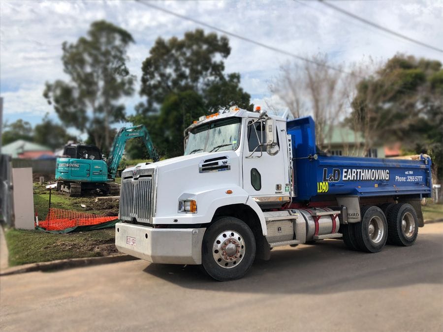 8t L&D Excavator preparing to load tipper for removal